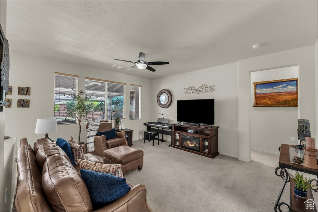 Photo 3 for MLS #2107956 at 1801 W Red River Dr