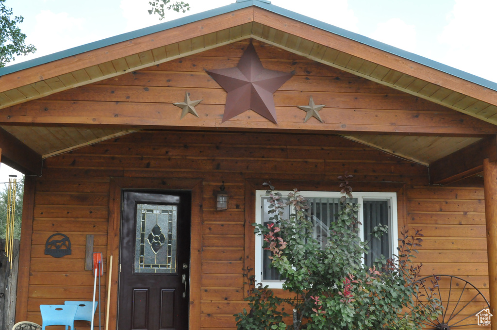 Photo 3 for MLS #2108000 at 1084 W 2000 North