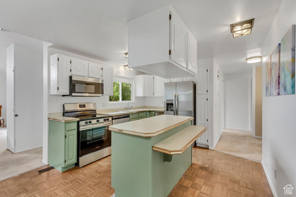 1060 E SLEEPY HOLLOW LN Sandy, UT 84094
