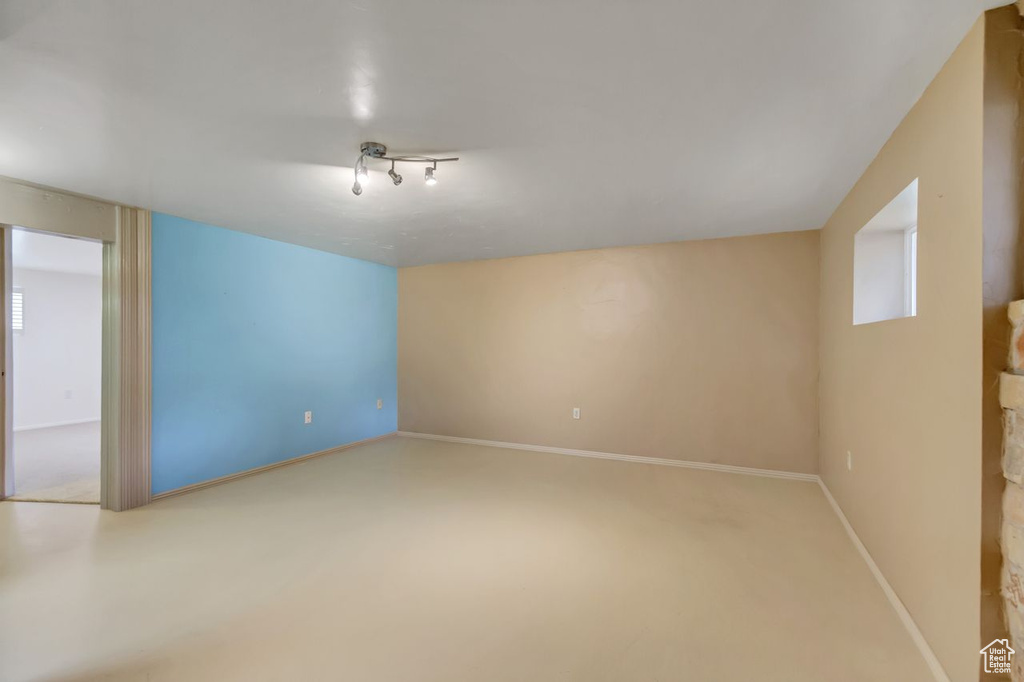 1060 E SLEEPY HOLLOW LN Sandy, UT 84094