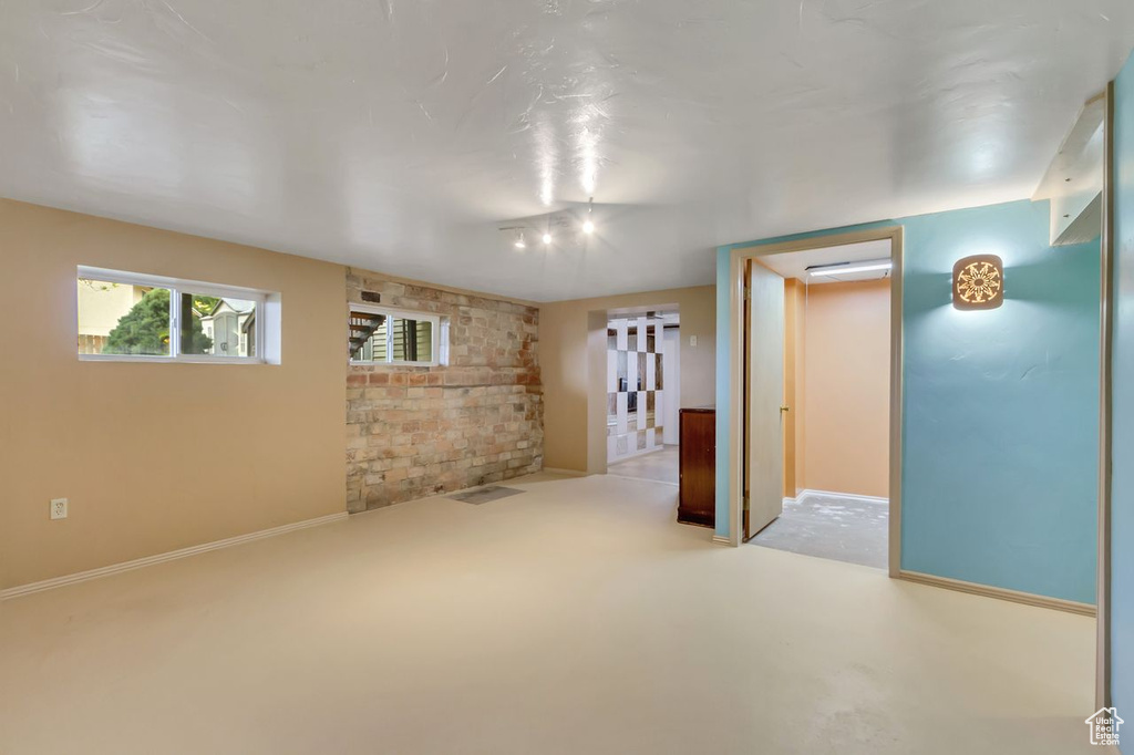 1060 E SLEEPY HOLLOW LN Sandy, UT 84094