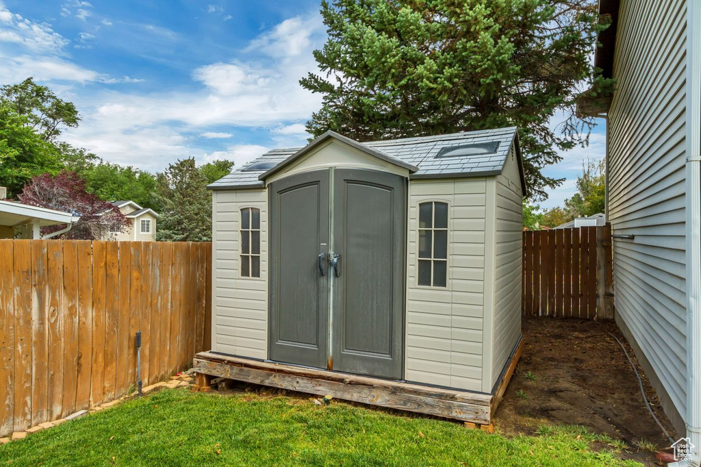 1060 E SLEEPY HOLLOW LN Sandy, UT 84094