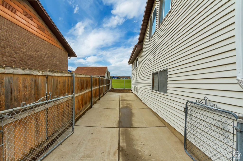 1060 E SLEEPY HOLLOW LN Sandy, UT 84094