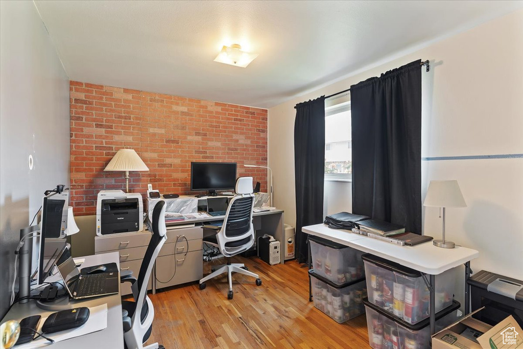 Photo 11 for MLS #2108119 at 896 E 40th St