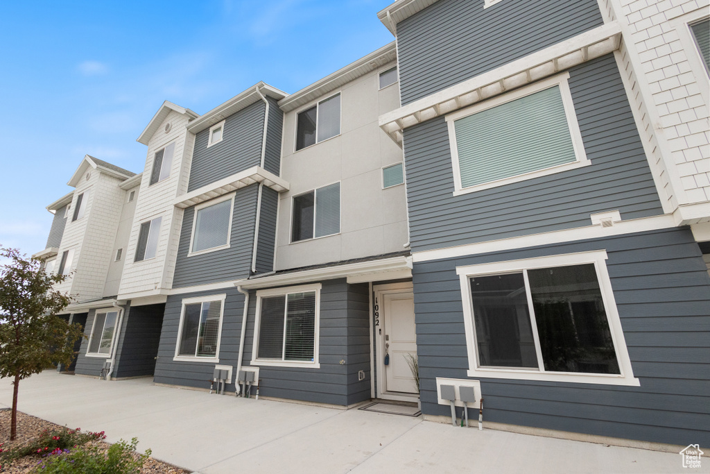 Photo 2 for MLS #2108120 at 1092 E Vessel Ct