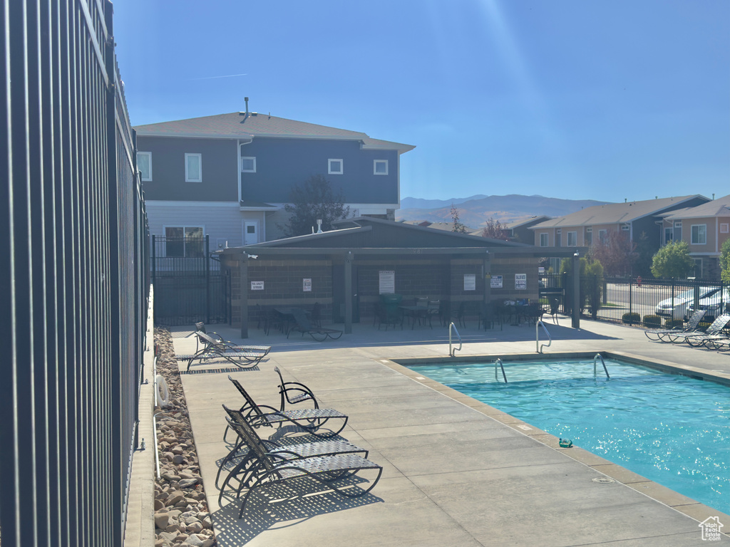 1013 W SAPPHIRE PEAK DR Bluffdale, UT 84065