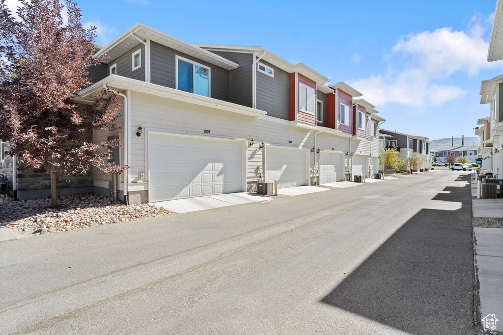 1013 W SAPPHIRE PEAK DR Bluffdale, UT 84065