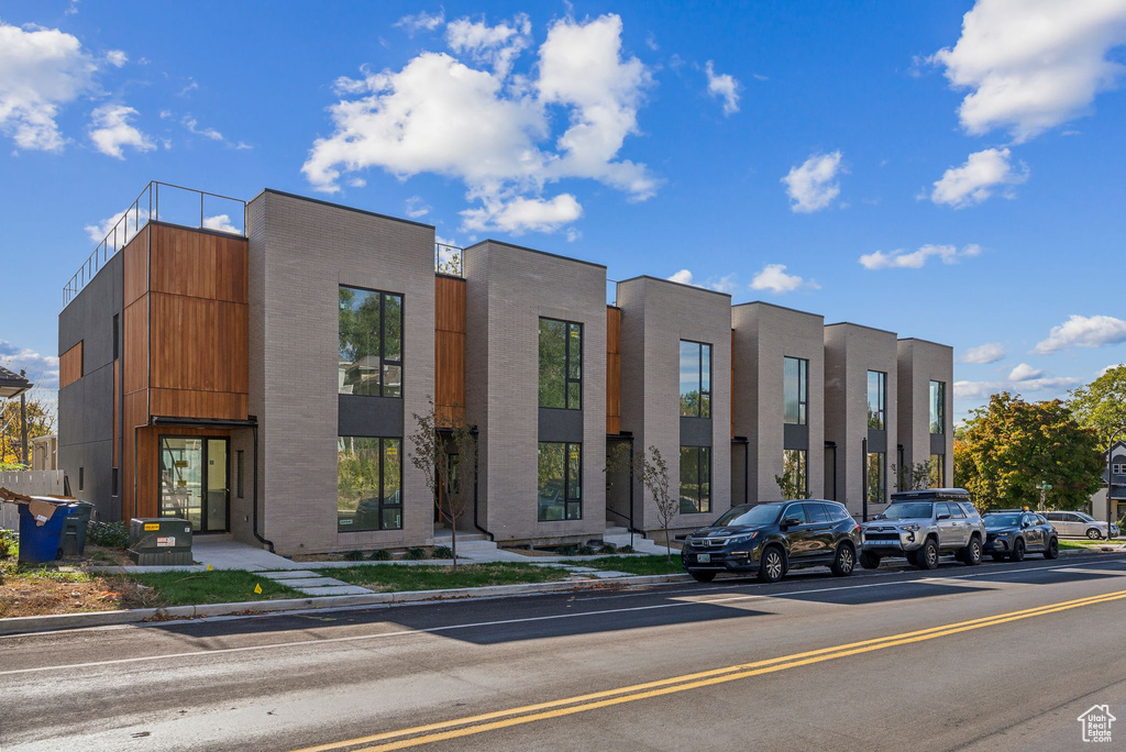Photo 2 for MLS #2108154 at 860 E 3rd Ave #6