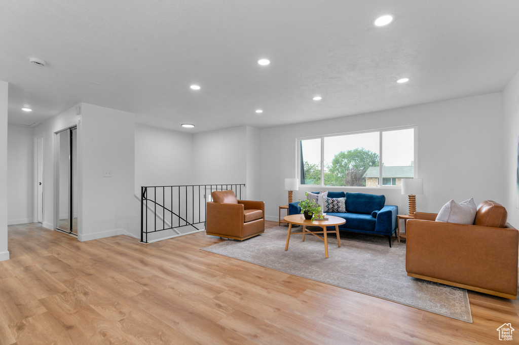 Photo 3 for MLS #2108306 at 920 E Violet Dr