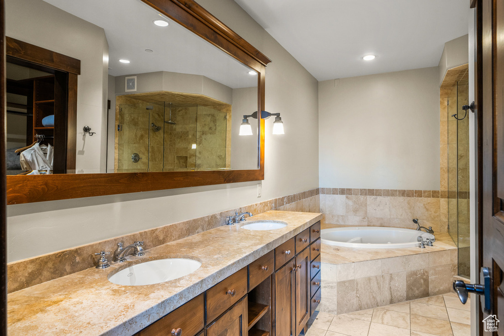 Photo 12 for MLS #2108326 at 1825 Three Kings Dr #4302