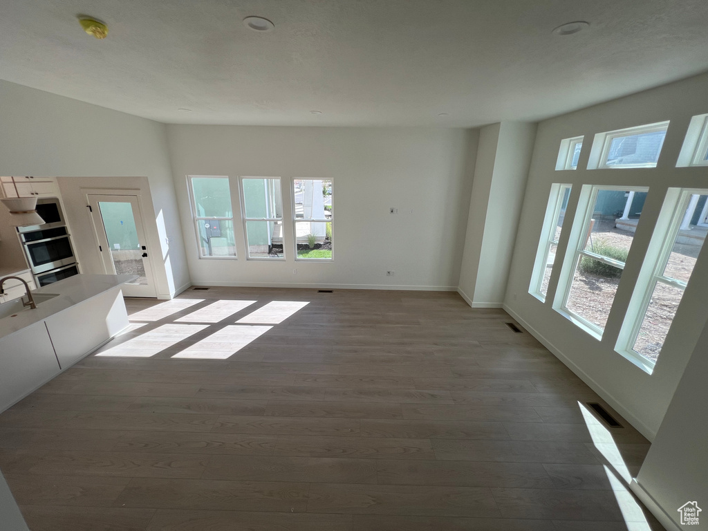6976 W LAKE AVE South Jordan, UT 84009