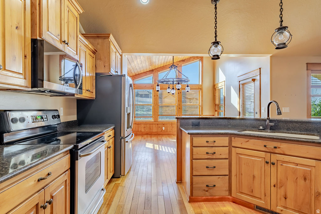 940 E CANYON RD Hyde Park, UT 84318