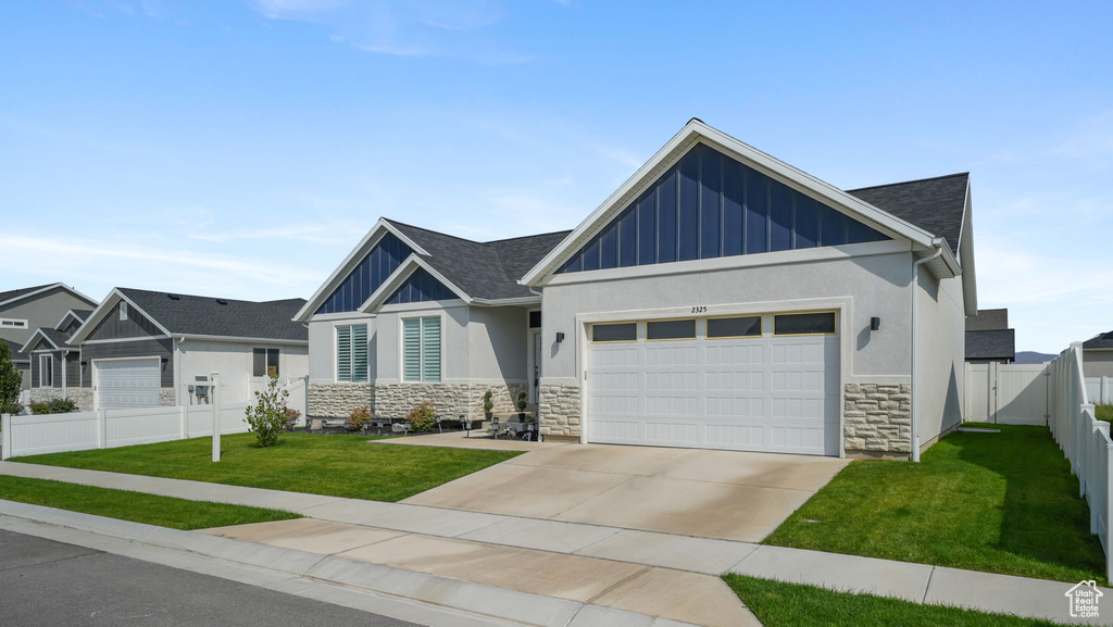 Photo 2 for MLS #2108381 at 2325 E Boxwood Ln