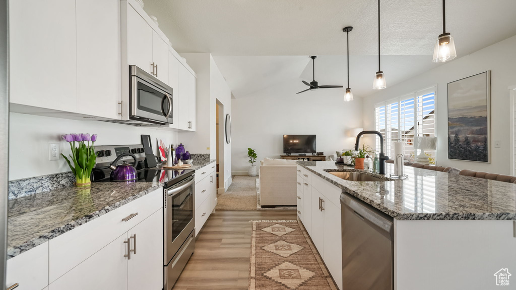 Photo 9 for MLS #2108381 at 2325 E Boxwood Ln