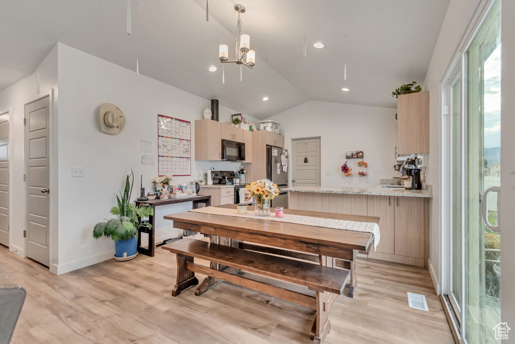 Photo 11 for MLS #2108409 at 2415 E Boxwood Ln #616