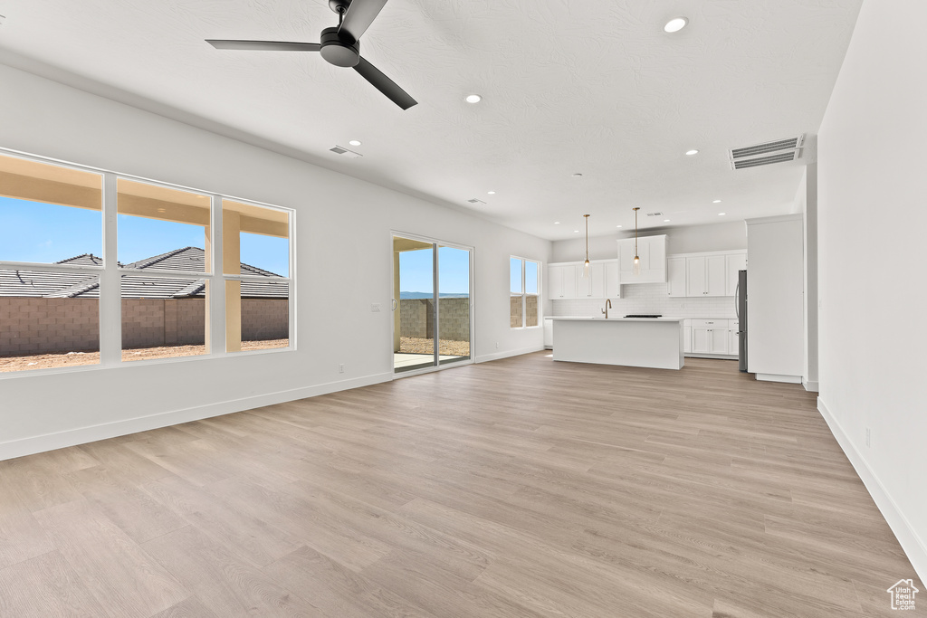 Photo 10 for MLS #2108432 at 2914 E Alderann St