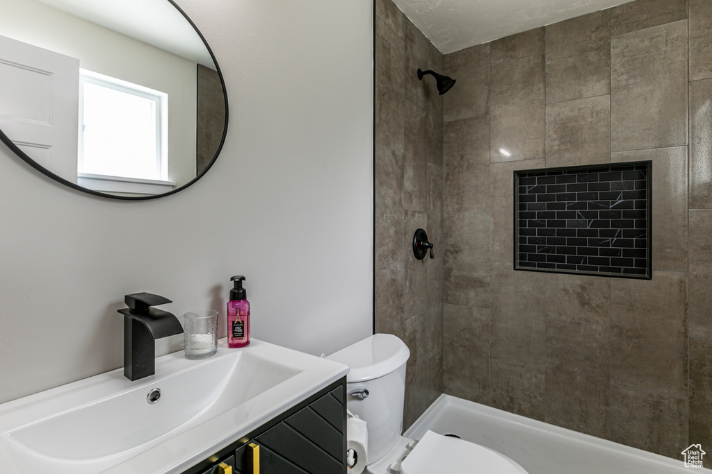 6415 S SILVERBELL ST Murray, UT 84107