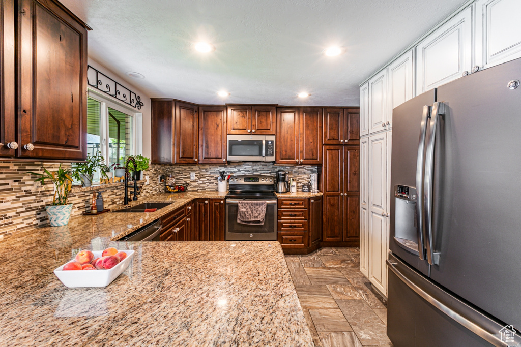 6415 S SILVERBELL ST Murray, UT 84107