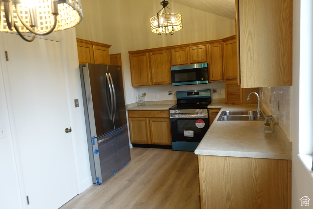 3330 S SQUIREWOOD DR West Valley City, UT 84120