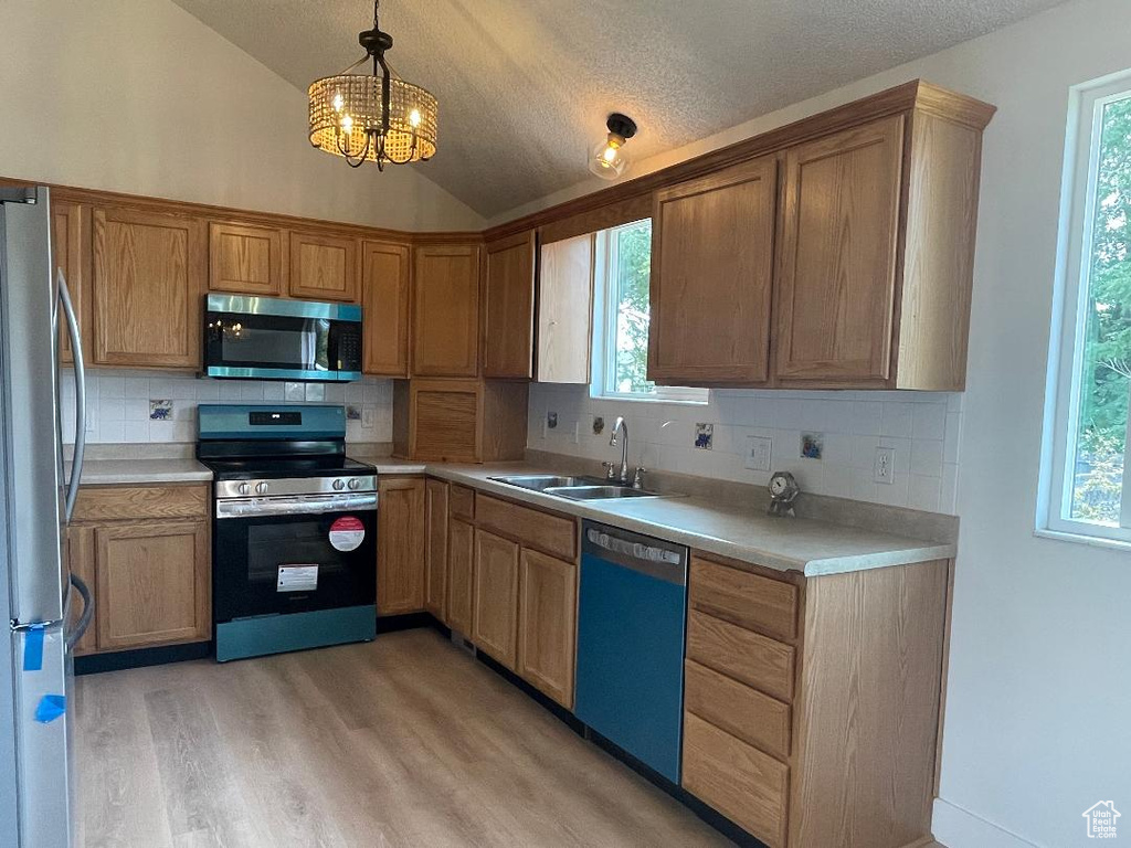 3330 S SQUIREWOOD DR West Valley City, UT 84120