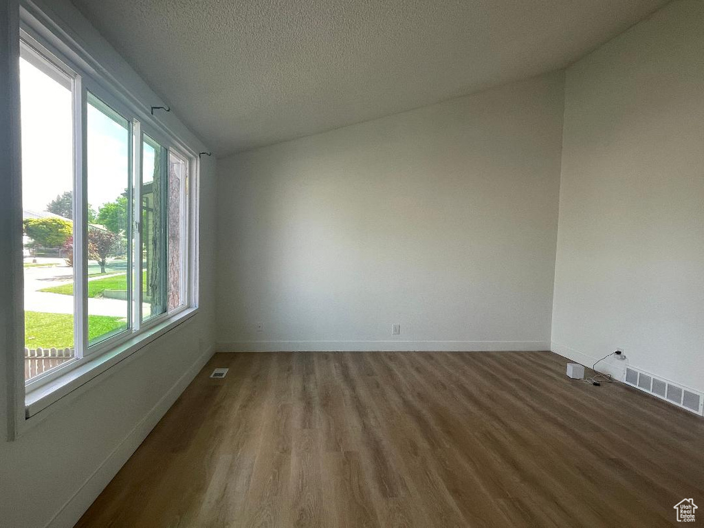3330 S SQUIREWOOD DR West Valley City, UT 84120