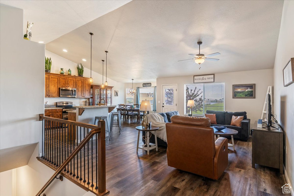 Photo 4 for MLS #2108526 at 306 S Sunburst Dr