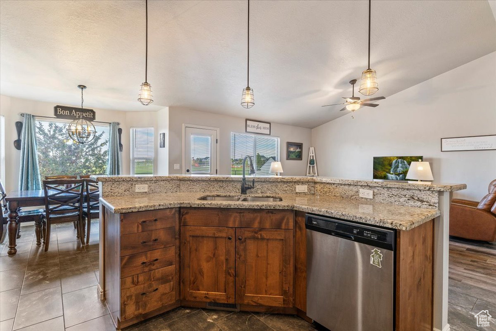 Photo 11 for MLS #2108526 at 306 S Sunburst Dr