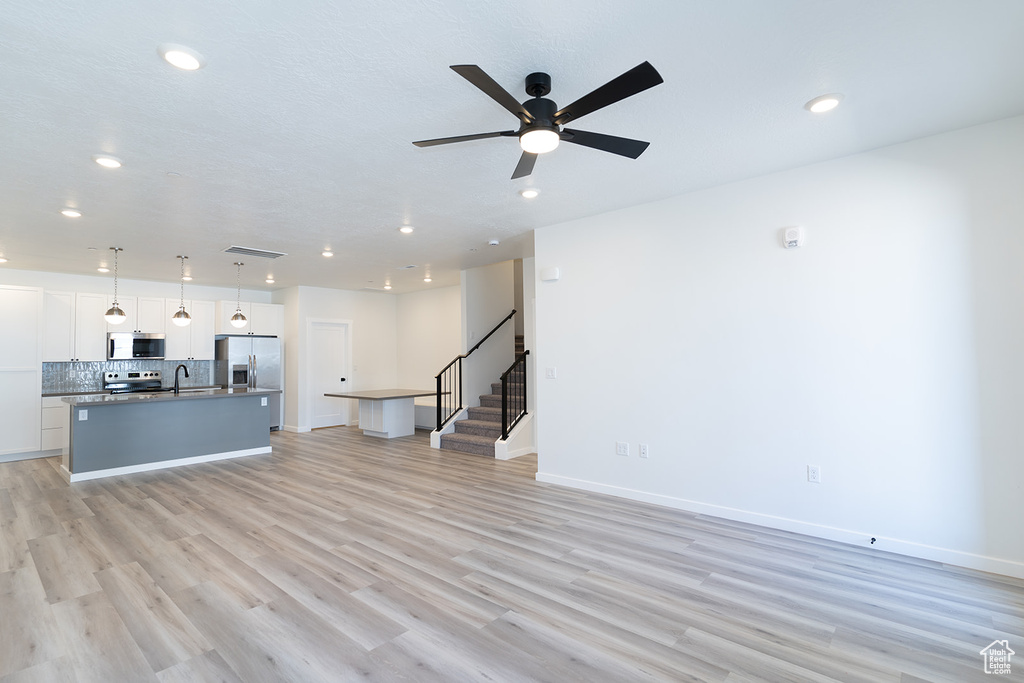 Photo 3 for MLS #2108590 at 170 N Chapparral Dr #11