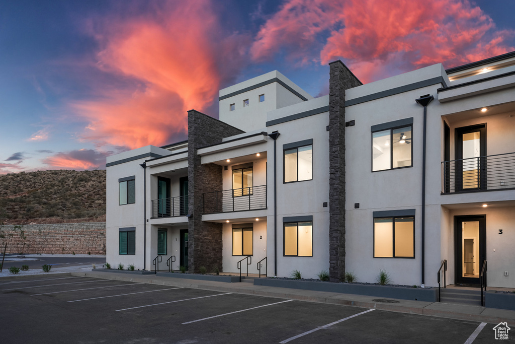 Photo 2 for MLS #2108590 at 170 N Chapparral Dr #11