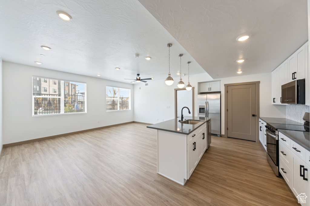 Photo 3 for MLS #2108597 at 224 N Chapparral Dr #M200