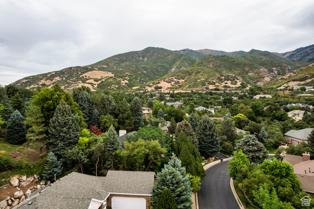 1762 WHISPERING OAKS DR Ogden, UT 84403