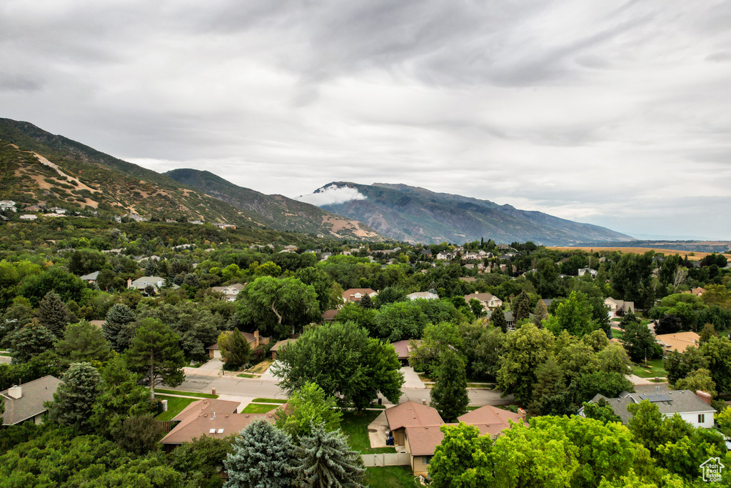 1762 WHISPERING OAKS DR Ogden, UT 84403