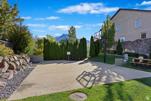 1337 E LAKE SPRINGS LN Holladay, UT 84117