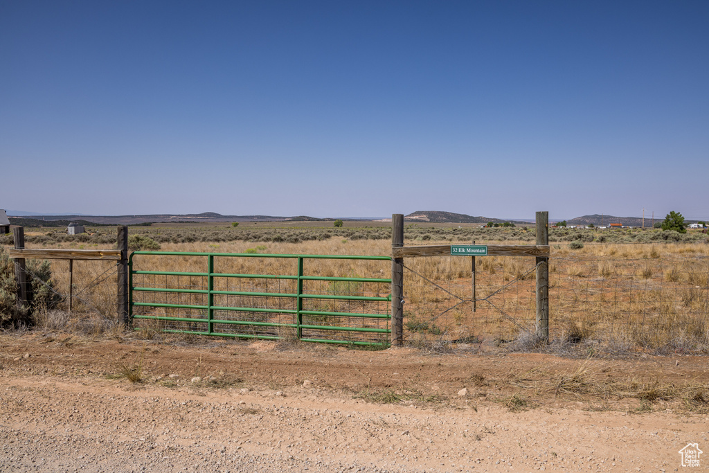 32 S ELK MOUNTAIN AVE La Sal, UT 84530