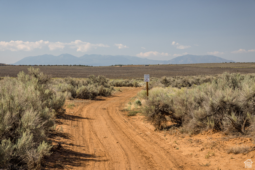 112 S COTTONTAIL AVE La Sal, UT 84530