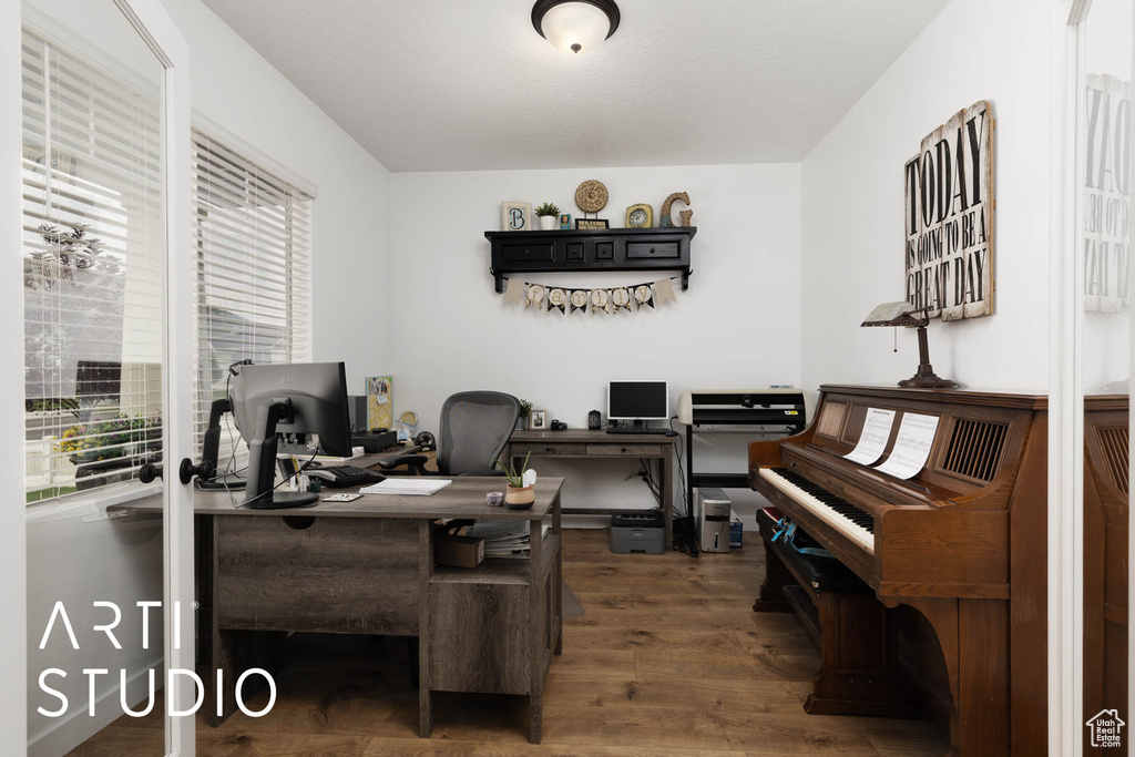 Photo 7 for MLS #2108772 at 1102 S Red Barn View Dr