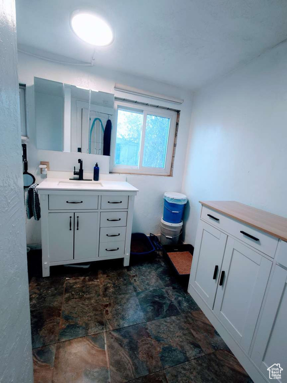 Photo 4 for MLS #2108790 at 3260 Ogden Ave