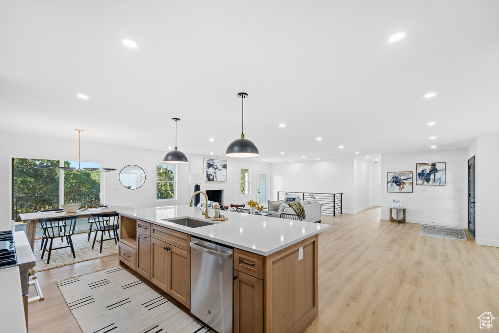 2523 E OAK GROVE DR Sandy, UT 84092