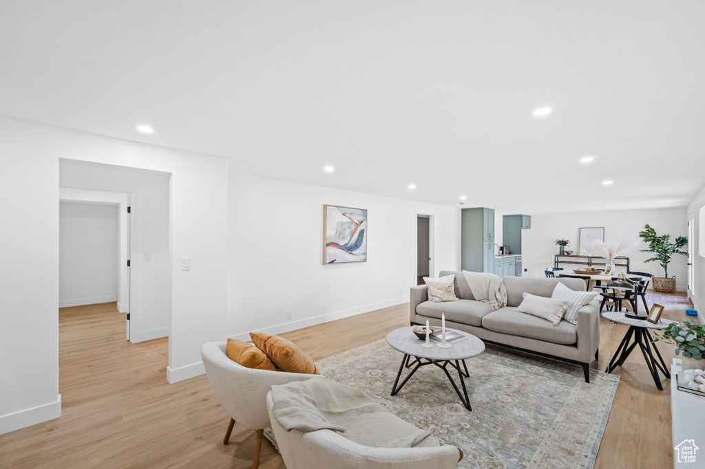 2523 E OAK GROVE DR Sandy, UT 84092