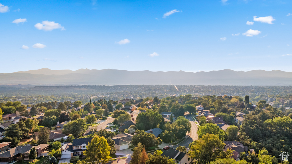 2523 E OAK GROVE DR Sandy, UT 84092