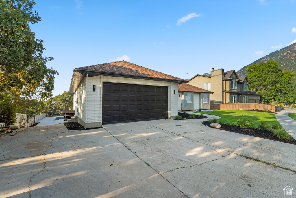 2523 E OAK GROVE DR Sandy, UT 84092