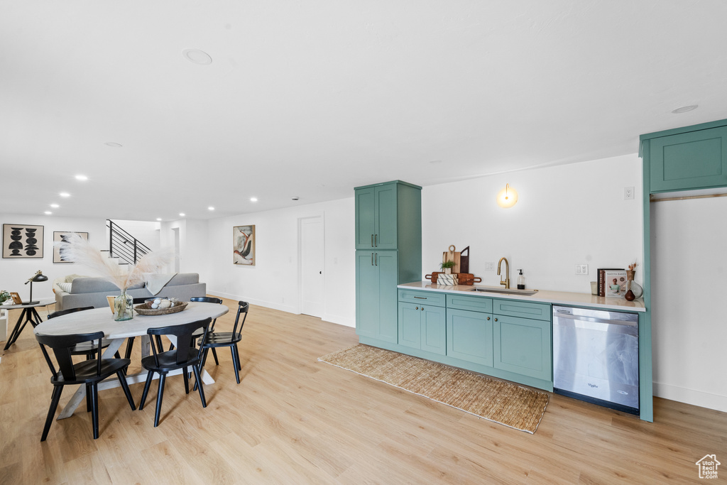 2523 E OAK GROVE DR Sandy, UT 84092