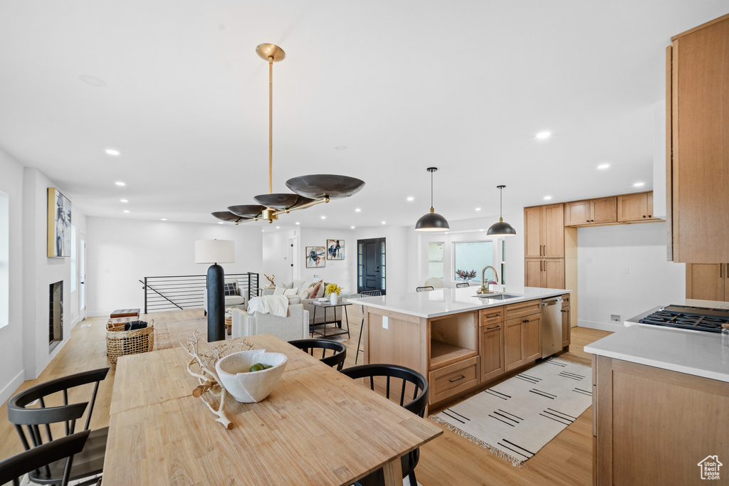 2523 E OAK GROVE DR Sandy, UT 84092