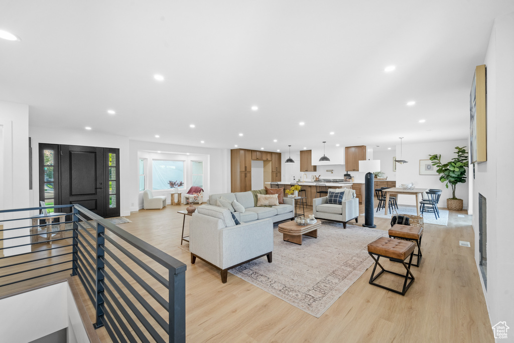 2523 E OAK GROVE DR Sandy, UT 84092