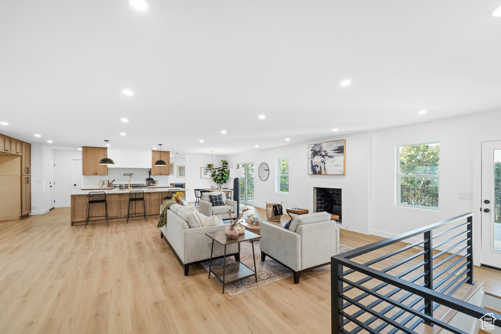 2523 E OAK GROVE DR Sandy, UT 84092