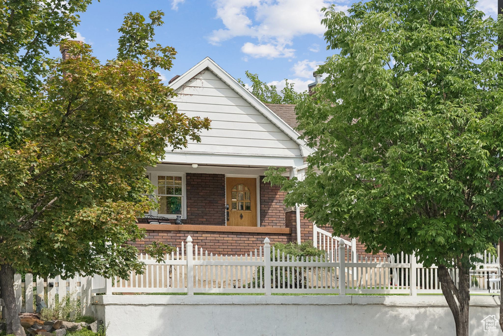 Photo 2 for MLS #2108879 at 1011 E 800 South