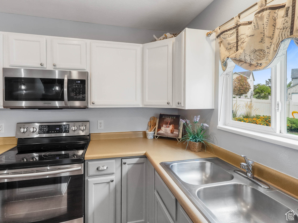 1974 N TRELLIS PL Saratoga Springs, UT 84045