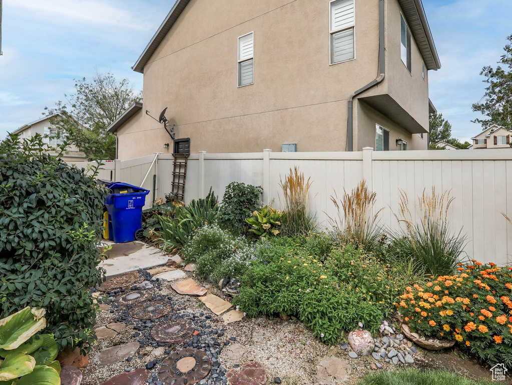 1974 N TRELLIS PL Saratoga Springs, UT 84045