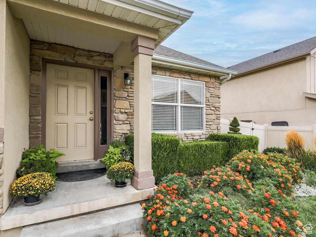 1974 N TRELLIS PL Saratoga Springs, UT 84045