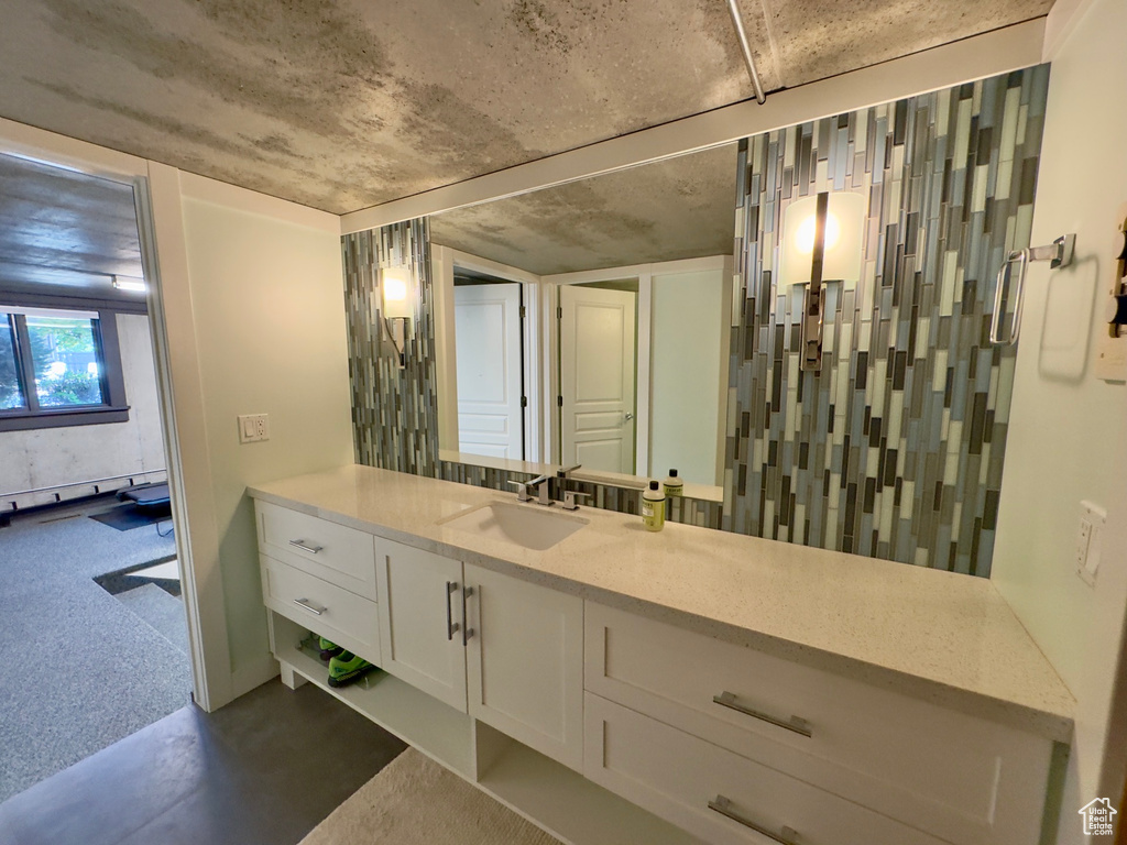 1933 N 1700 W Farr West, UT 84404